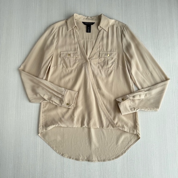 WHBM Silk Utility Blouse Size 4 Tan Long Sleeve Surplice V Neck High Low Casual - Picture 3 of 14